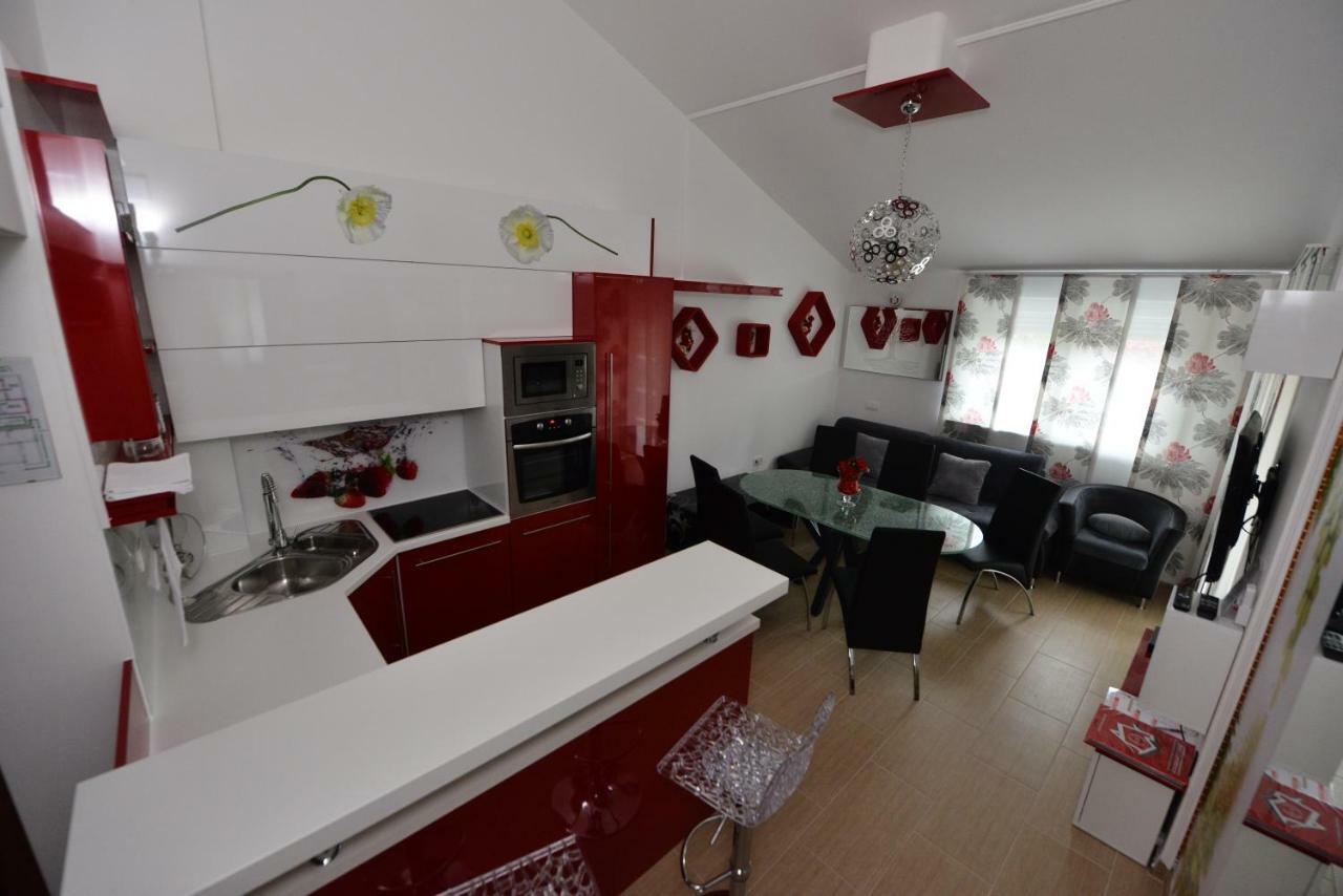 Apartmani Family Sveti Filip i Jakov Extérieur photo